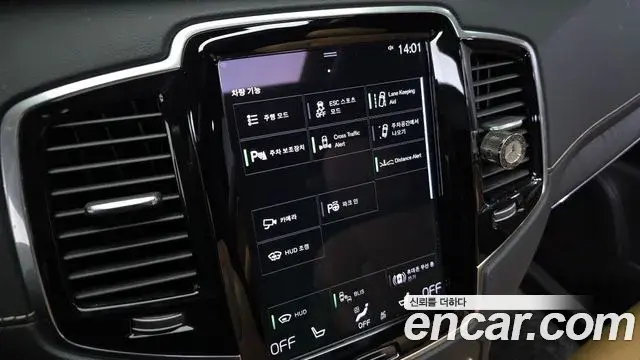 Volvo XC90 2022 — ფოტო 14/20