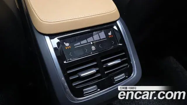 Volvo XC90 2022 — ფოტო 7/20