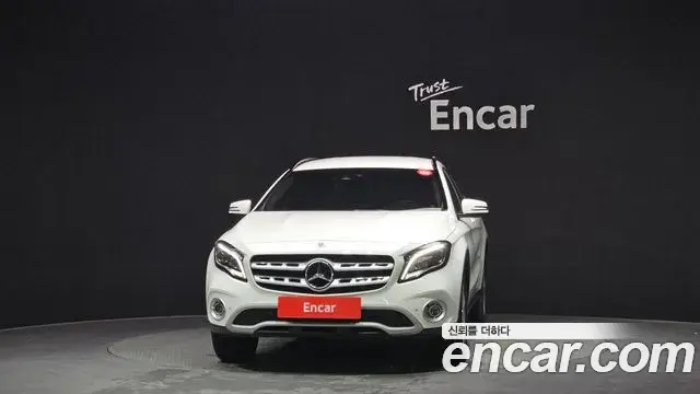 Mercedes-Benz GLA-Class 2019 — Photo 9/32