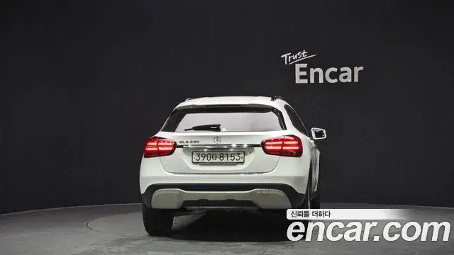 Mercedes-Benz GLA-Class 2019 — Photo 28/32