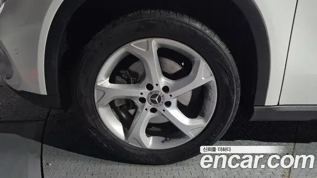 Mercedes-Benz GLA-Class 2019 — Photo 24/32