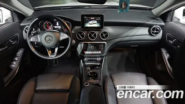 Mercedes-Benz GLA-Class 2019 — Photo 15/32