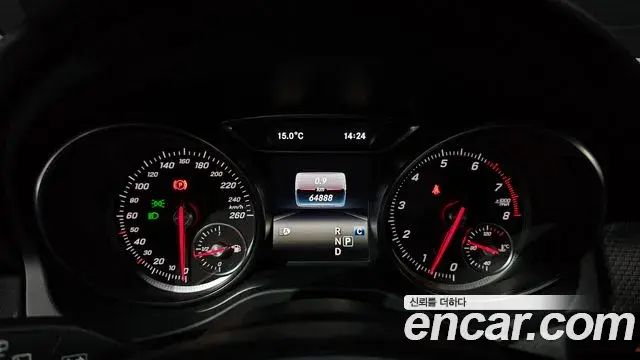 Mercedes-Benz GLA-Class 2019 — Photo 10/32