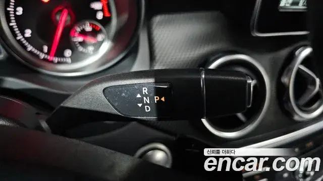 Mercedes-Benz GLA-Class 2019 — Photo 19/32