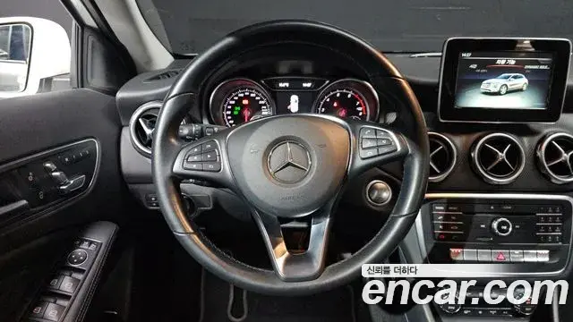 Mercedes-Benz GLA-Class 2019 — Photo 23/32