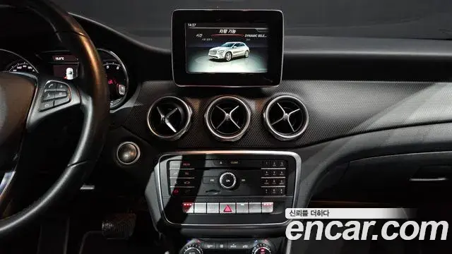 Mercedes-Benz GLA-Class 2019 — Photo 6/32