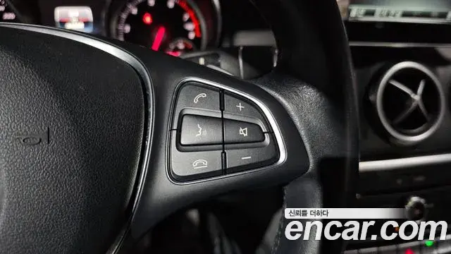 Mercedes-Benz GLA-Class 2019 — Photo 31/32