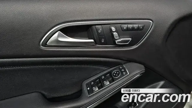 Mercedes-Benz GLA-Class 2019 — Photo 20/32