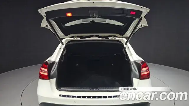 Mercedes-Benz GLA-Class 2019 — Photo 32/32