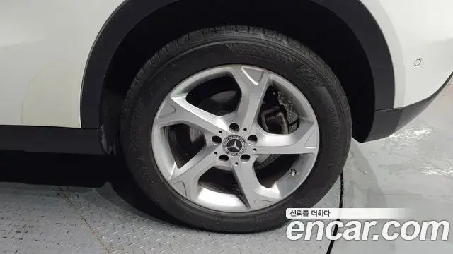 Mercedes-Benz GLA-Class 2019 — Photo 2/32