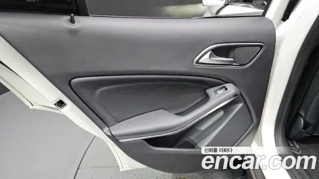 Mercedes-Benz GLA-Class 2019 — Photo 21/32