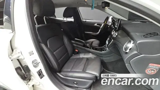 Mercedes-Benz GLA-Class 2019 — Photo 22/32