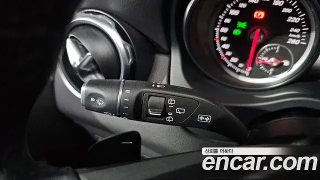 Mercedes-Benz GLA-Class 2019 — Photo 16/32