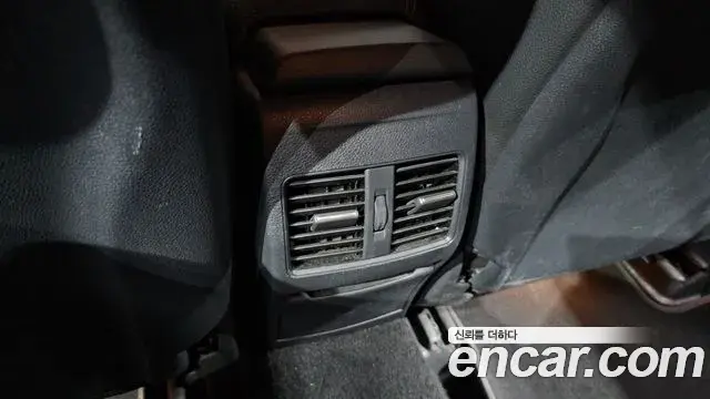 Mercedes-Benz GLA-Class 2019 — Photo 11/32
