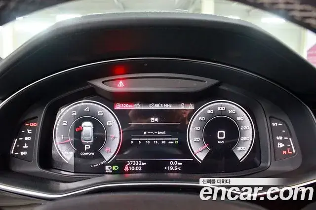 Audi Q8 2022 — Şəkil 17/20