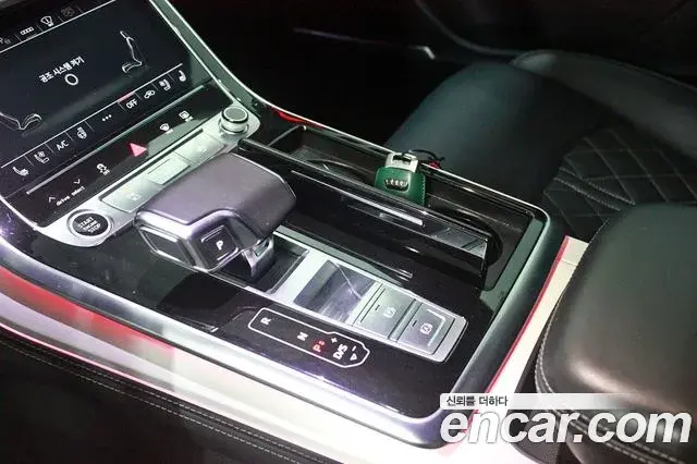 Audi Q8 2022 — Şəkil 16/20
