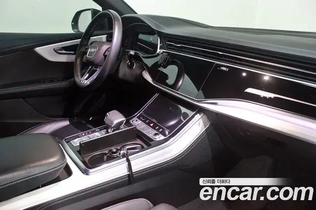 Audi Q8 2022 — Şəkil 10/20