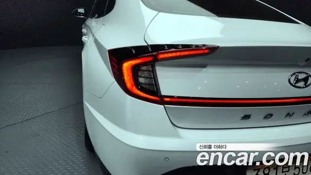 Hyundai Sonata Hybrid 2022 — Photo 8/31
