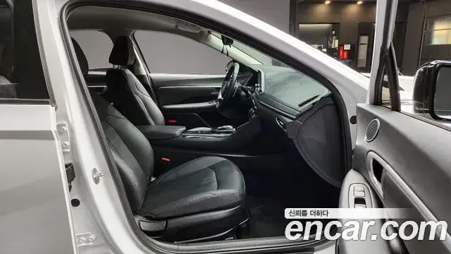 Hyundai Sonata Hybrid 2022 — Photo 1/31