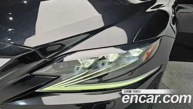 Lexus LS500h 2019 — ფოტო 32/35