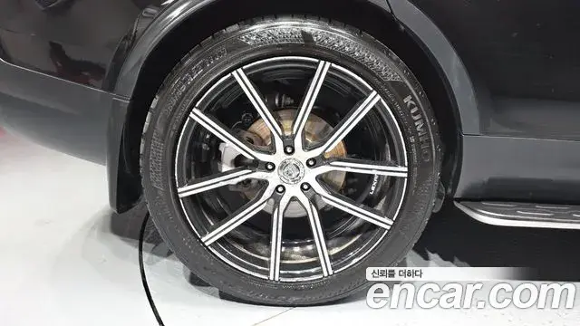 Land Rover Discovery 5 2018 — Photo 2/20