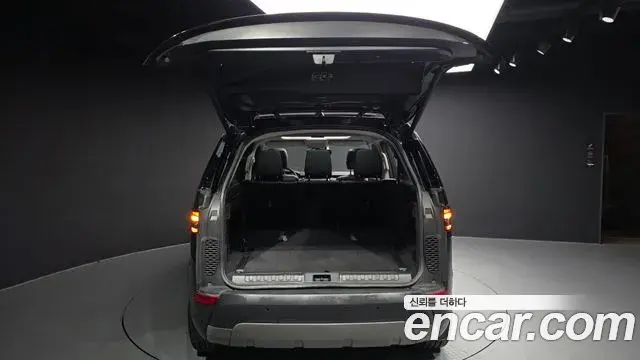 Land Rover Discovery 5 2018 — Photo 4/20