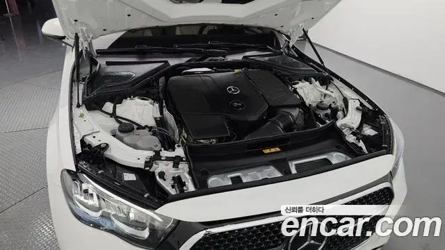 Mercedes-Benz E-Class 2025 — ფოტო 4/20