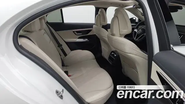 Mercedes-Benz E-Class 2025 — ფოტო 19/20