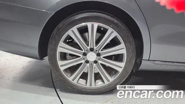 Mercedes-Benz E-Class 2019 — Şəkil 1/20