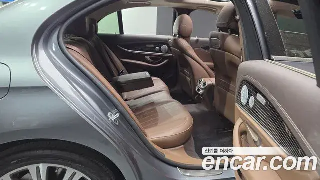 Mercedes-Benz E-Class 2019 — Şəkil 17/20