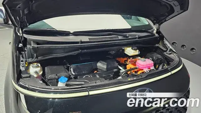 Hyundai Staria 2025 — Şəkil 25/34