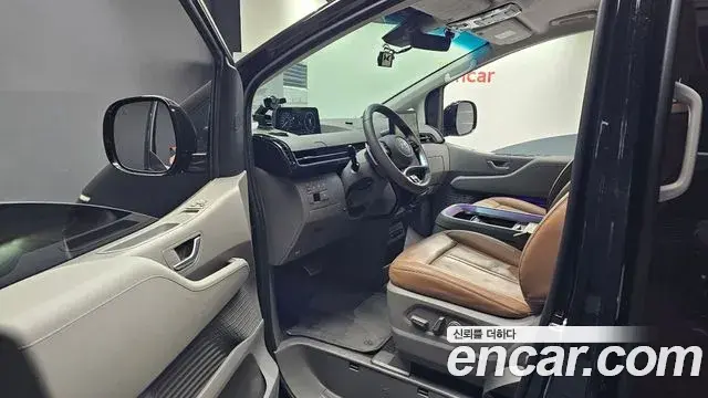 Hyundai Staria 2025 — Şəkil 26/34