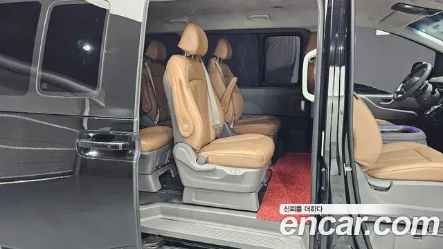 Hyundai Staria 2025 — Şəkil 31/34