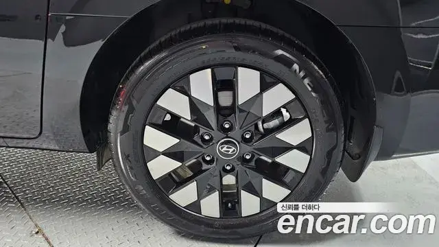 Hyundai Staria 2025 — Şəkil 18/34