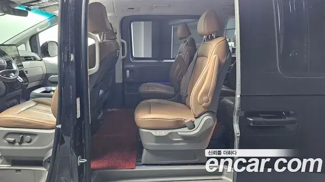Hyundai Staria 2025 — Şəkil 9/34