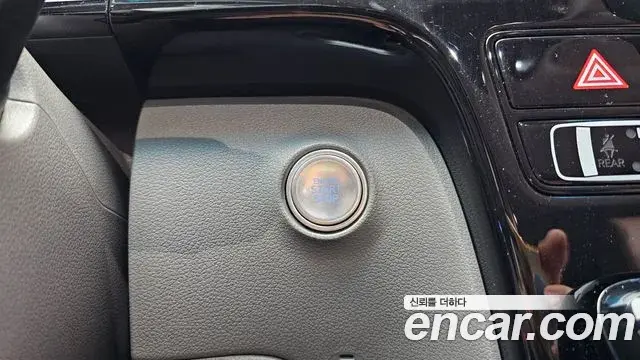Hyundai Staria 2025 — Şəkil 19/34