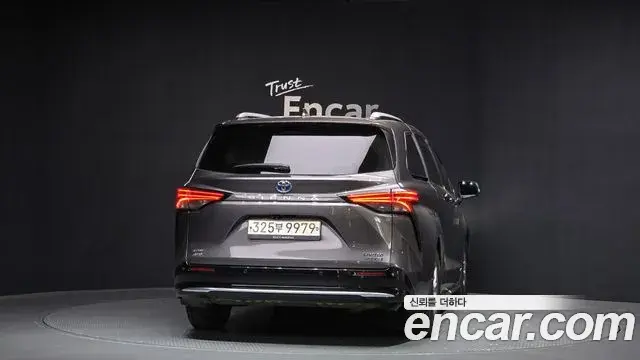 Toyota Sienna 2021 — Photo 4/30
