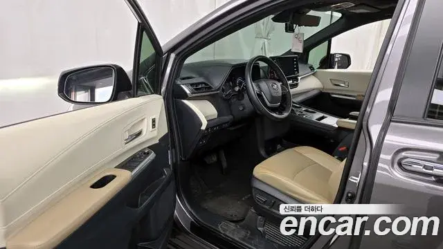 Toyota Sienna 2021 — Photo 27/30
