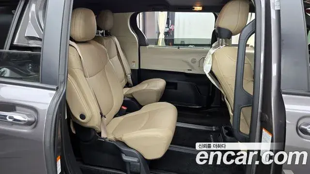 Toyota Sienna 2021 — Photo 6/30