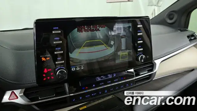 Toyota Sienna 2021 — Photo 7/30