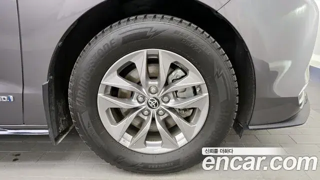 Toyota Sienna 2021 — Photo 12/30