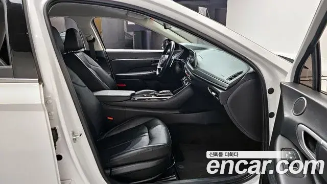 Hyundai Sonata Hybrid 2022 — Şəkil 18/31