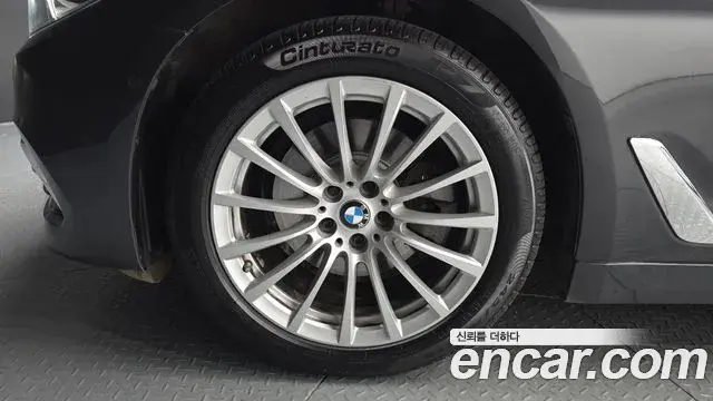 BMW 5 Series 2019 — Şəkil 18/20