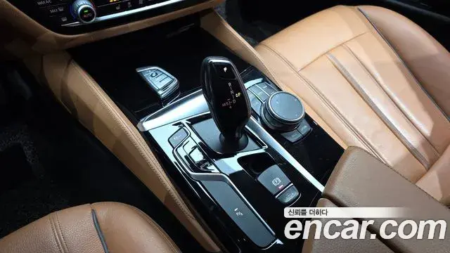 BMW 5 Series 2019 — Şəkil 16/20