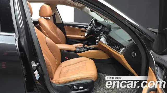 BMW 5 Series 2019 — Şəkil 12/20