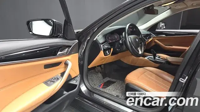 BMW 5 Series 2019 — Şəkil 19/20