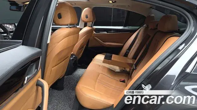 BMW 5 Series 2019 — Şəkil 14/20