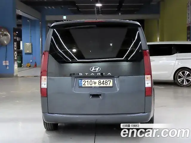 Hyundai Staria 2021 — ფოტო 14/20