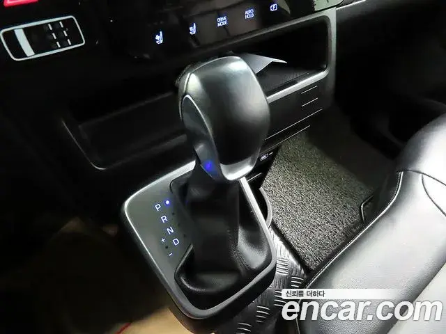 Hyundai Staria 2021 — ფოტო 12/20