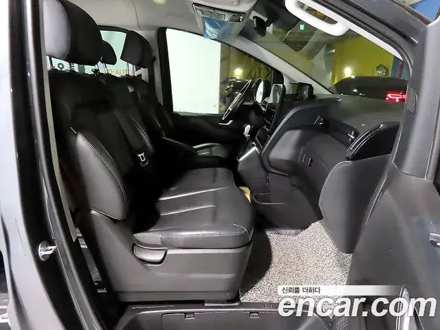 Hyundai Staria 2021 — ფოტო 18/20